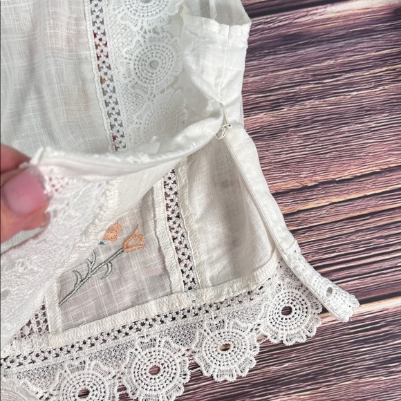 SHEIN Gorgeous White Floral Embroidered Crocheted Shift Blouse NWOT 100% Cotton - Picture 6 of 13